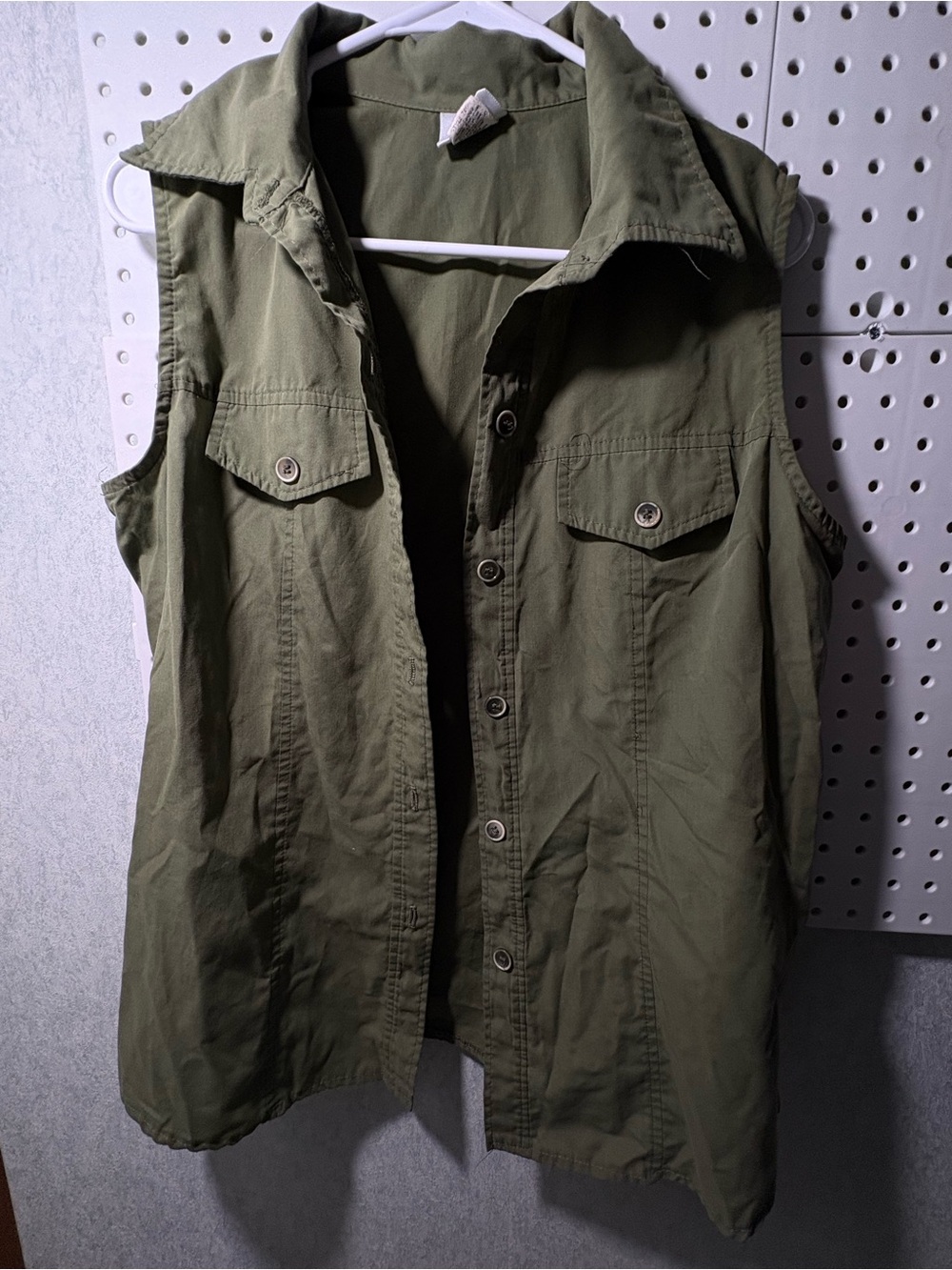 Jaclyn Smith Olive Green Sleeveless Button-Front Utility Shirt
